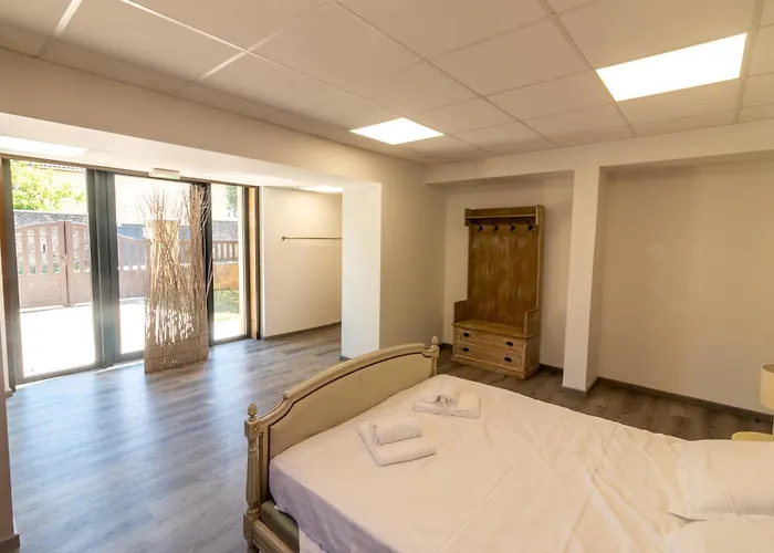 Entre 2 Jardin Drap Compris Et Barbecue * Sarlat-la-Canéda